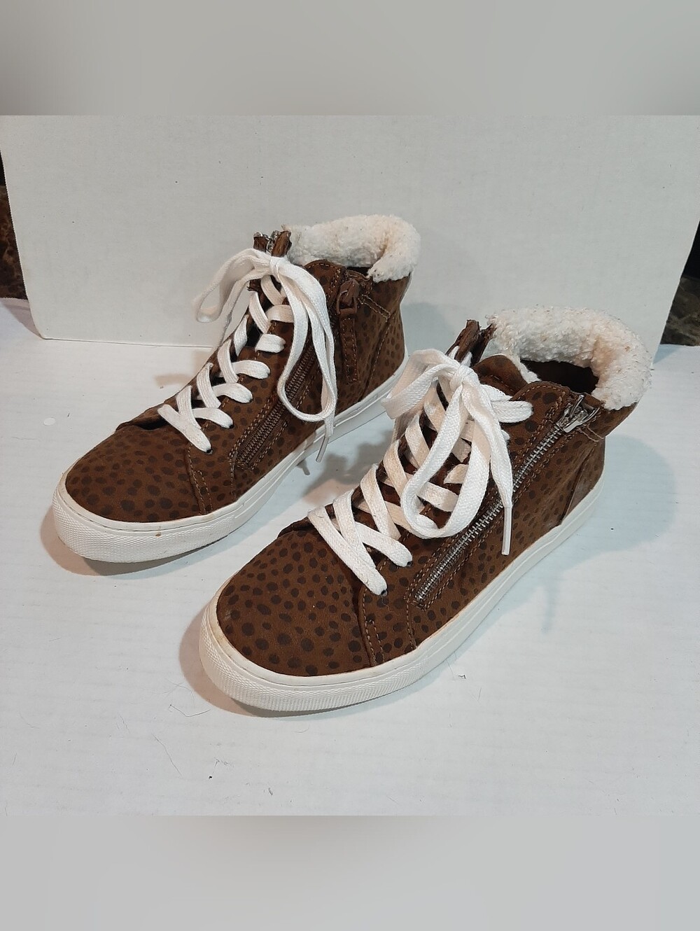 Women's 7 Universal Thread Tilly Leopard Print Sherpa Lined High Top Sneakers